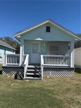 $1,400 | 609 West Liberty Street, Unit 5, Rockport, TX 78382