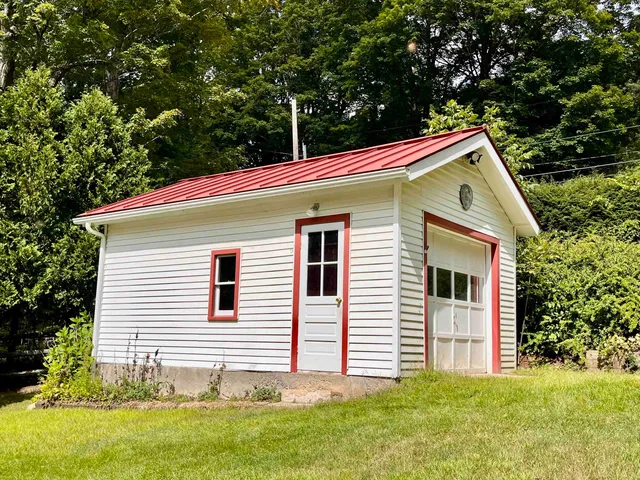 $425,000 | 121 East Lake Road, Ludlow, VT 05149