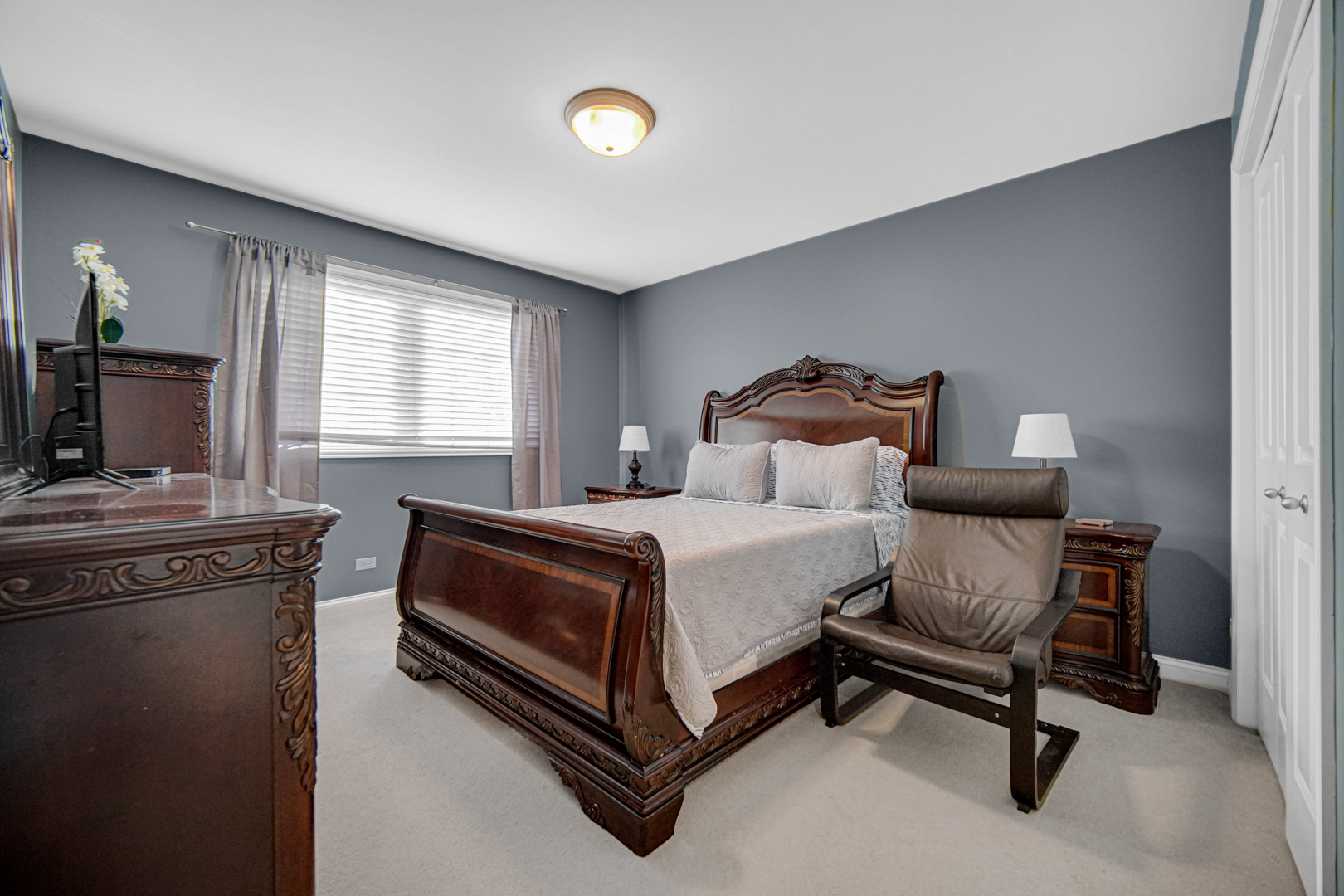 25216 Round Barn Road Plainfield, IL 60585 - Photo 19 of 31 a bedroom with a bed and a dresser in it