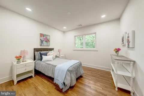 $709,999 | 10915 Maple Street, Fairfax, VA 22030