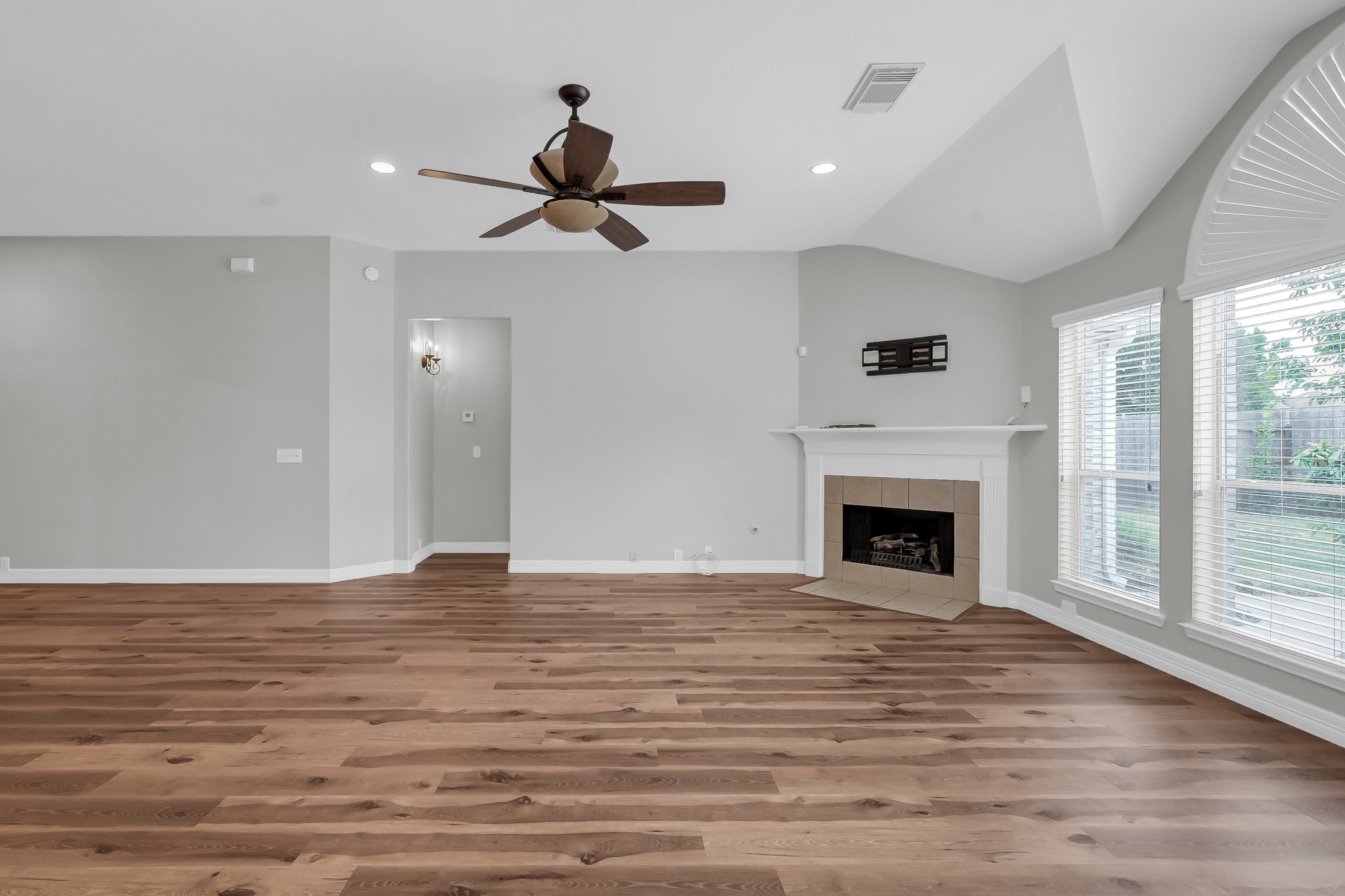 2906 Reynolds Creek Drive Spring, TX 77388 - Photo 8 of 38