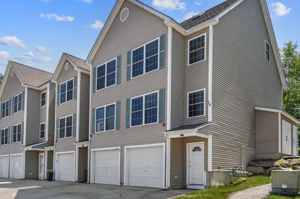 $449,000 | 17 Tammy Court, Unit B, Hudson, NH 03051