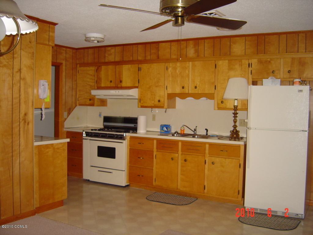 4403 Merrimon Road Beaufort, NC 28516 - Photo 2 of 4 Kitchen