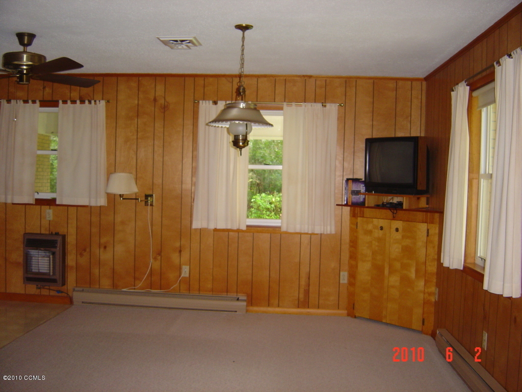 4403 Merrimon Road Beaufort, NC 28516 - Photo 3 of 4 Kitchen/Dining Room