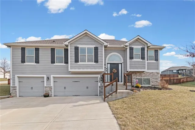 $410,000 | 705 Chisam Road, Kearney, MO 64060