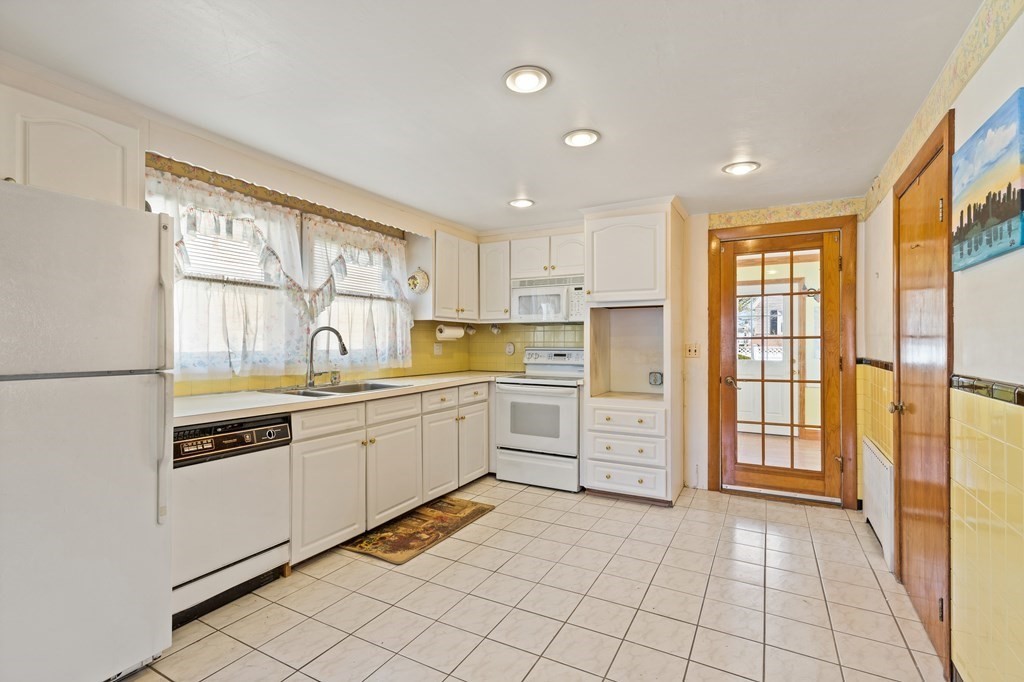 156 Squanto Road Quincy, MA 02169 - Photo 9 of 23 Gallery Image 9