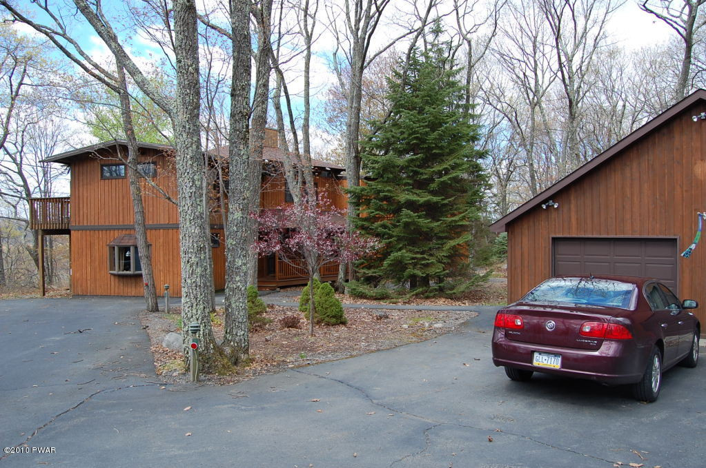 804 Remuda Court Hawley, PA 18428 - Photo 3 of 16