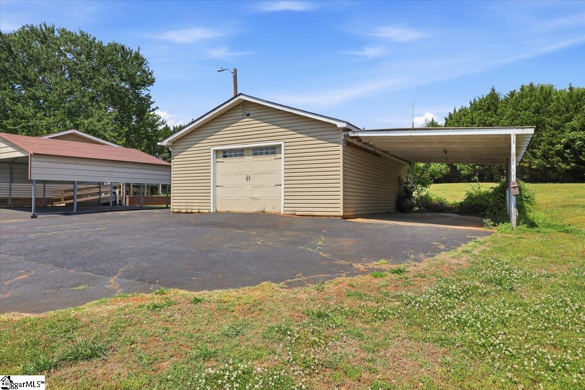 554 Berry Shoals Road Duncan, SC 29334 - Photo 33 of 43