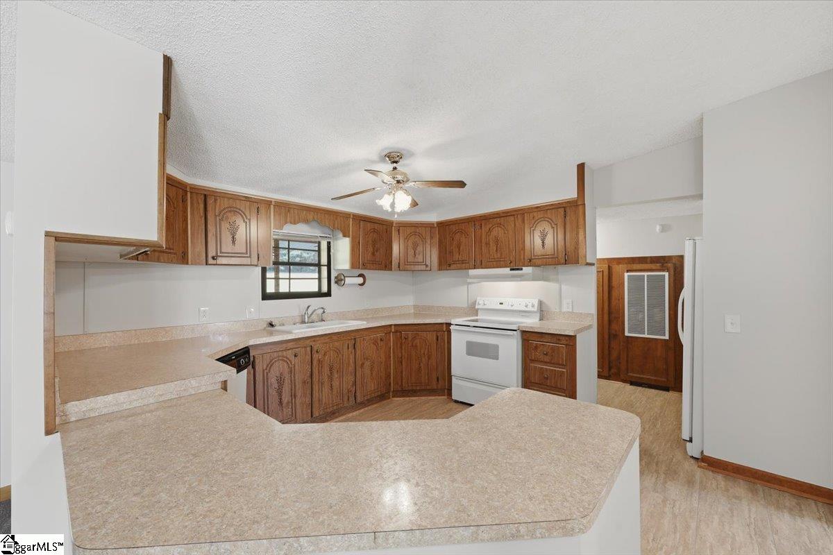 554 Berry Shoals Road Duncan, SC 29334 - Photo 10 of 43
