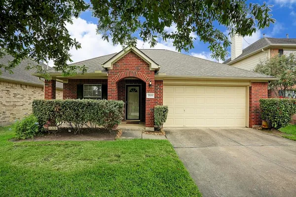 $2,090 | 5508 Lilywood Lane, Rosharon, TX 77583