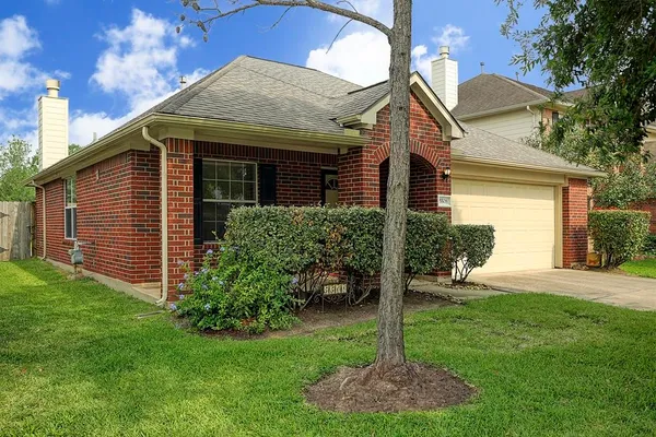 $2,090 | 5508 Lilywood Lane, Rosharon, TX 77583