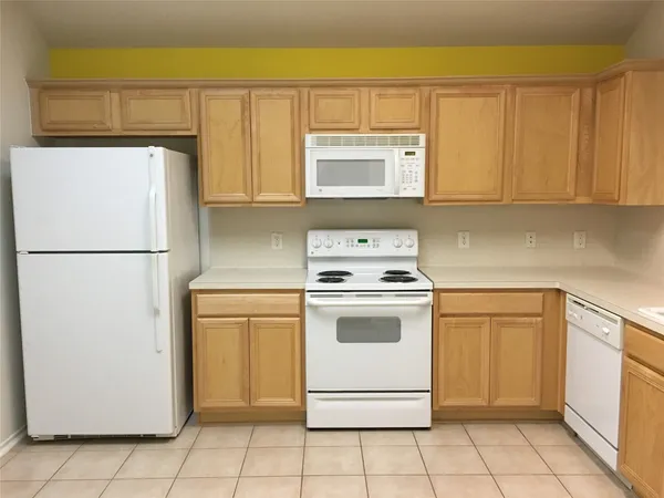 $2,090 | 5508 Lilywood Lane, Rosharon, TX 77583