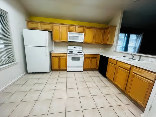 $2,090 | 5508 Lilywood Lane, Rosharon, TX 77583