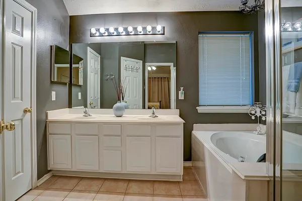 $2,090 | 5508 Lilywood Lane, Rosharon, TX 77583