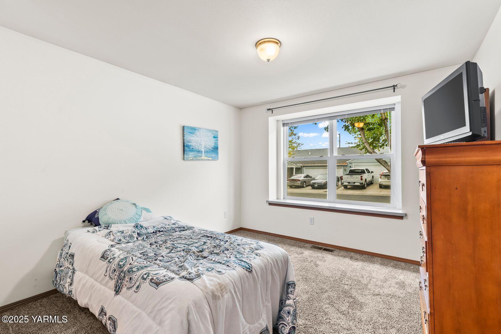 105 Peach Tree Lane, Unit 3 Yakima, WA 98908 - Photo 11 of 21 2nd bedroom