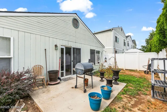 $270,000 | 105 Peach Tree Lane, Unit 3, Yakima, WA 98908