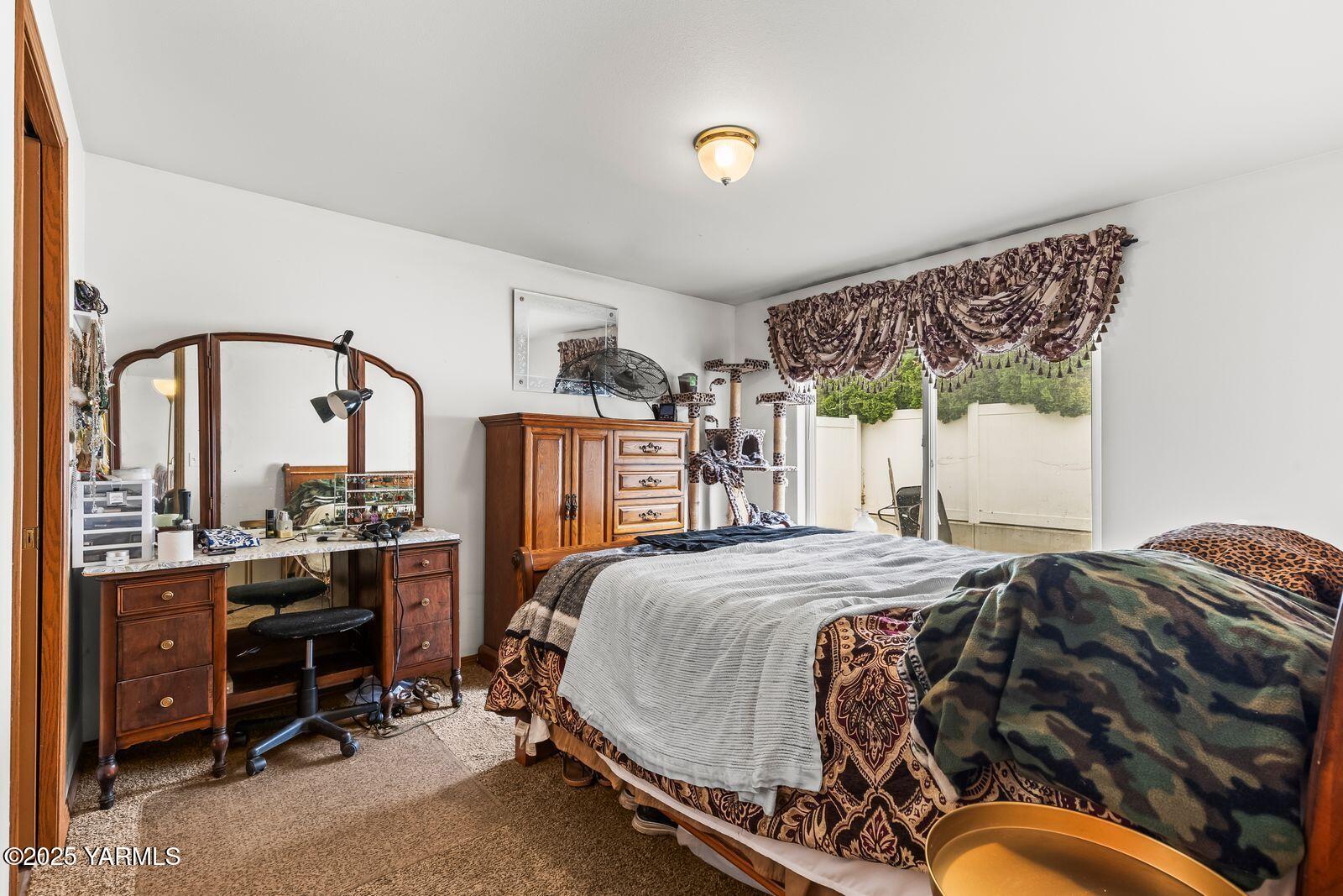 105 Peach Tree Lane, Unit 3 Yakima, WA 98908 - Photo 7 of 21 a bed sitting in a bedroom next to a larger window
