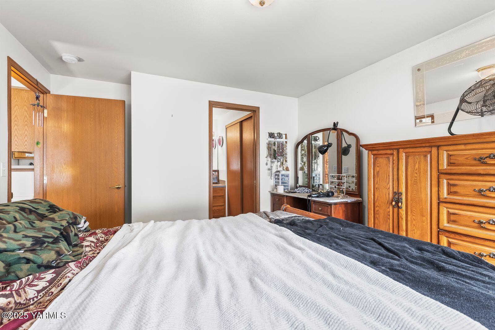 105 Peach Tree Lane, Unit 3 Yakima, WA 98908 - Photo 8 of 21 a bedroom with a bed a dresser and mirror
