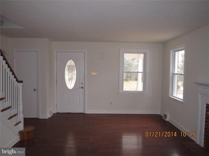 7606 Ivinetta Road Cheltenham, PA 19012 - Photo 3 of 10 Living Room