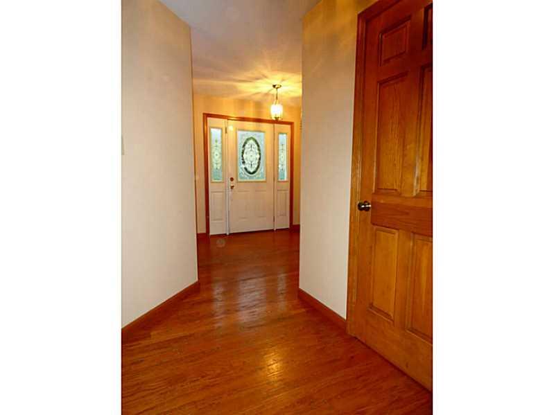 1115 Ridge Road Burgettstown, PA 15021 - Photo 5 of 25 Entry/Foyer.