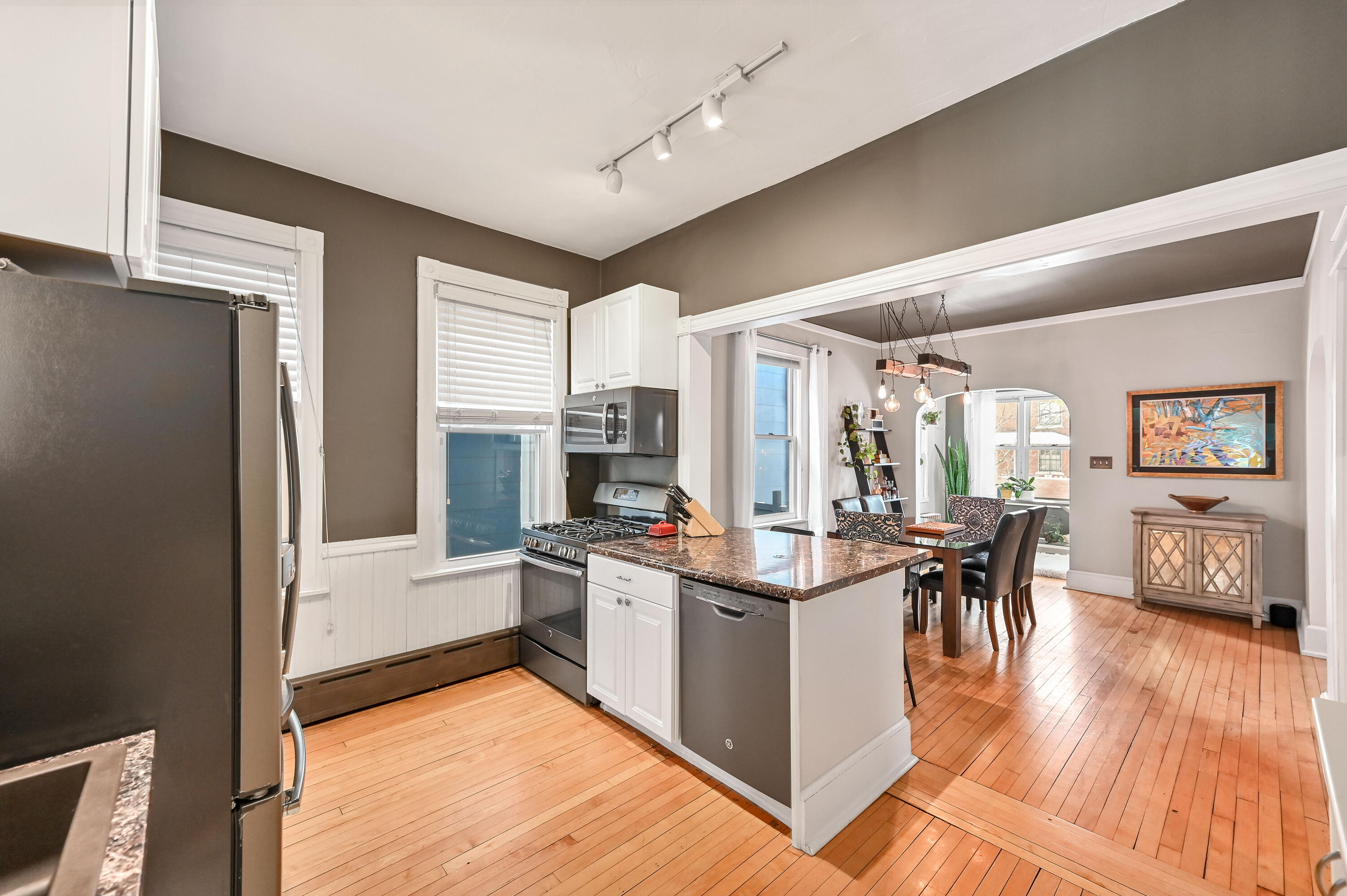 3054 North Newhall Street Milwaukee, WI 53211 - Photo 13 of 33 Kitchen