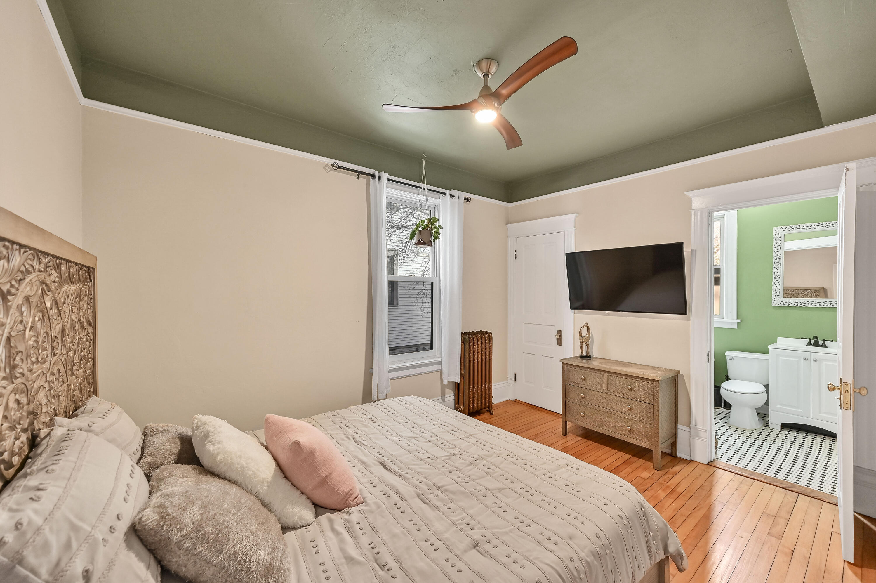 3054 North Newhall Street Milwaukee, WI 53211 - Photo 18 of 33 1st Floor Bedroom