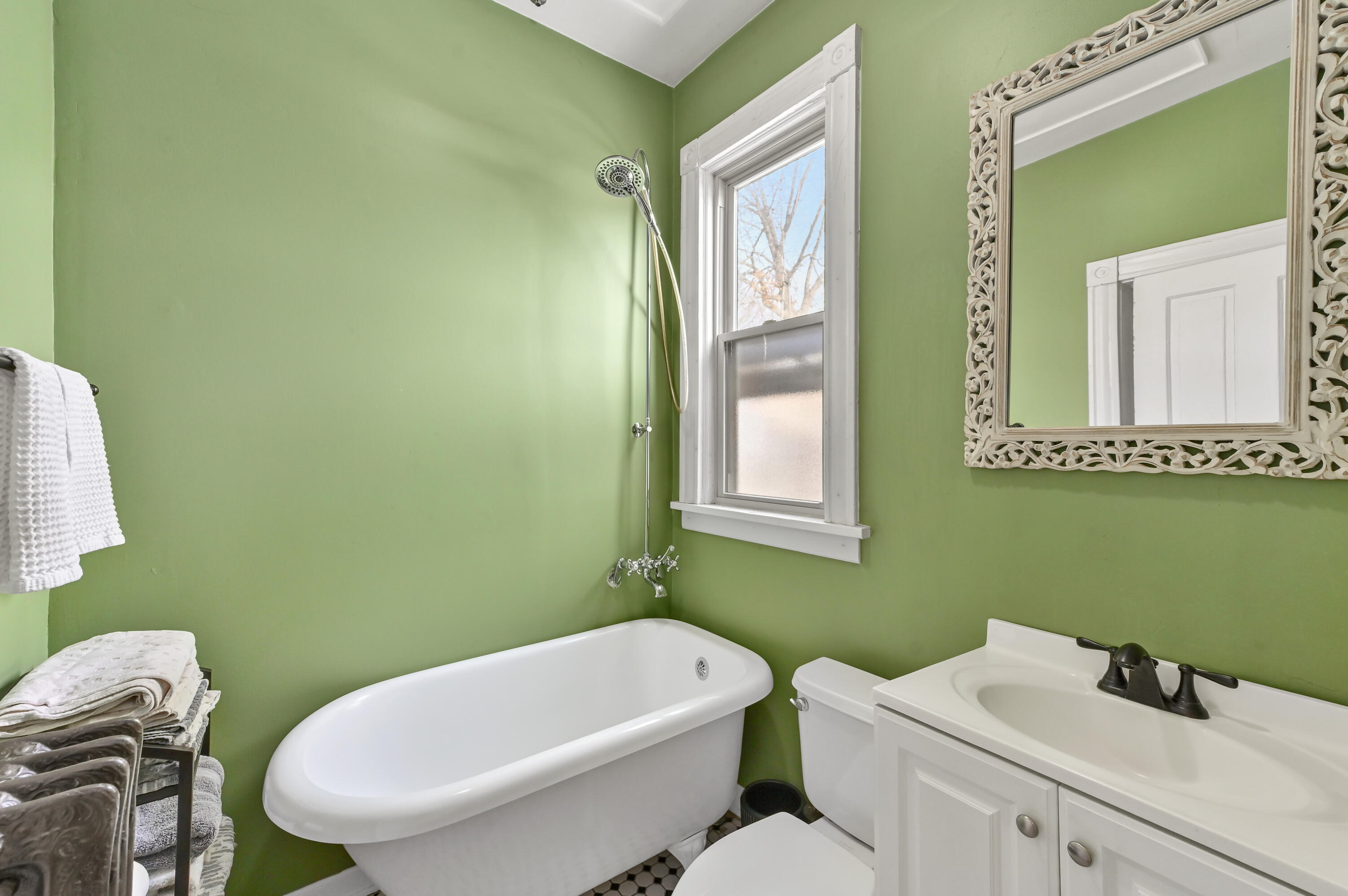 3054 North Newhall Street Milwaukee, WI 53211 - Photo 19 of 33 1st Floor Bathroom