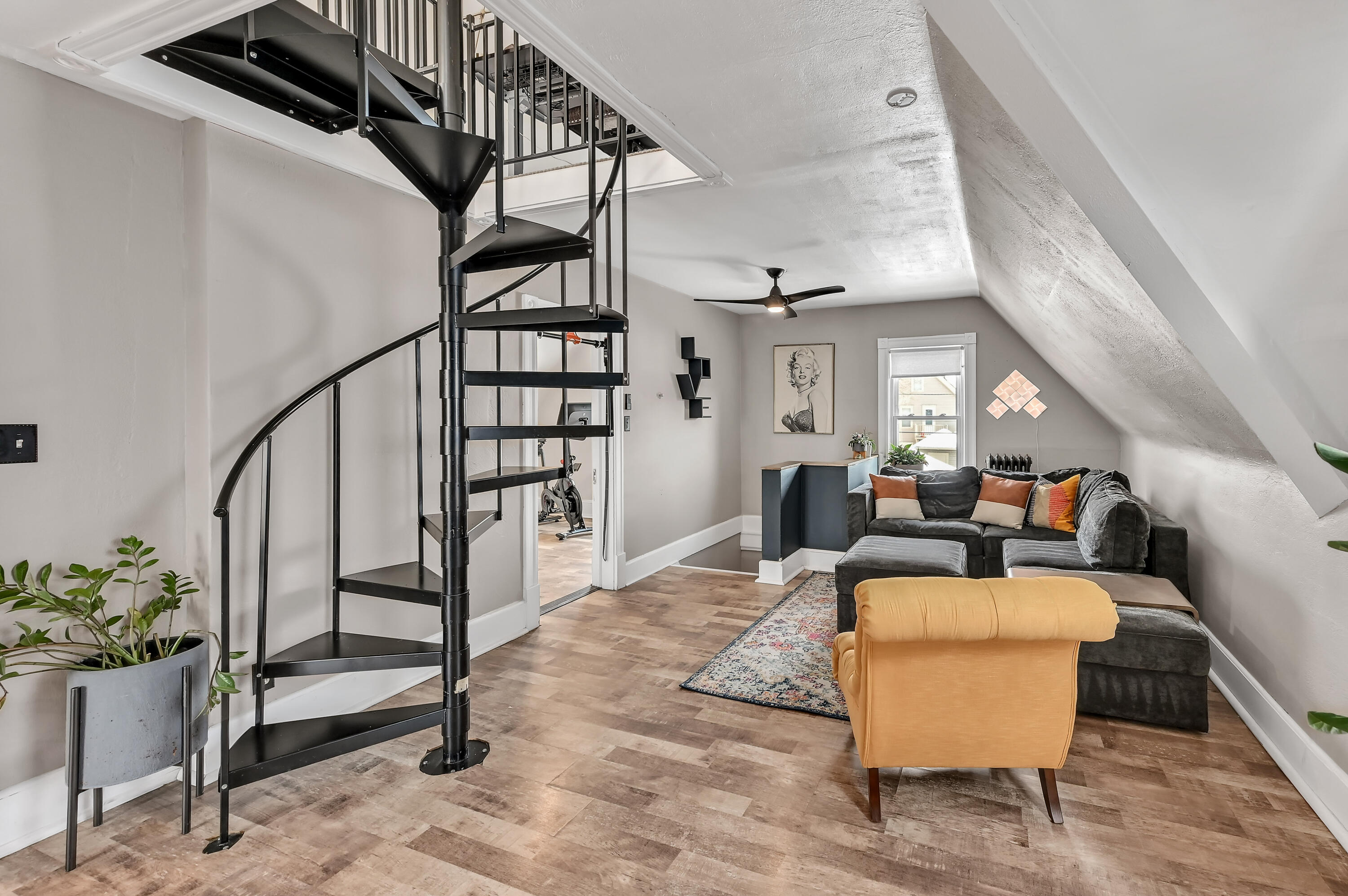 3054 North Newhall Street Milwaukee, WI 53211 - Photo 20 of 33 Family Room