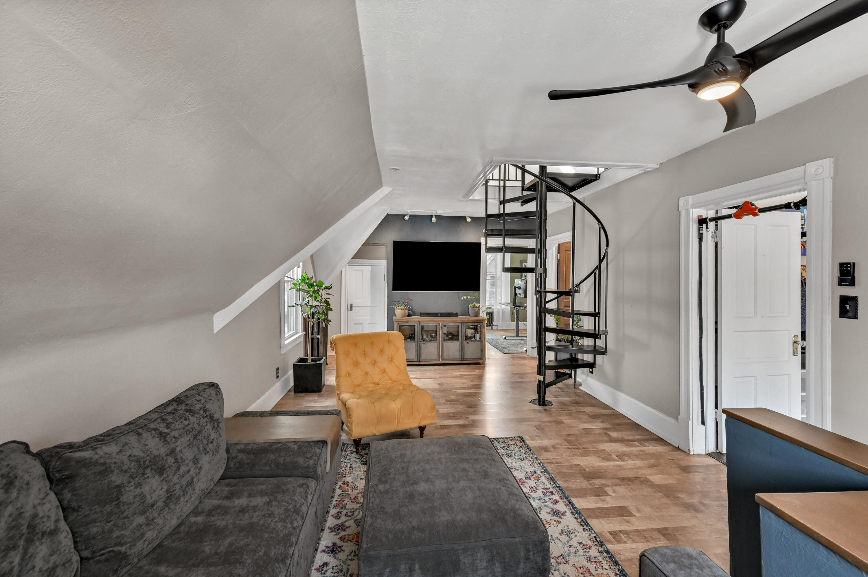 3054 North Newhall Street Milwaukee, WI 53211 - Photo 22 of 33 Family Room