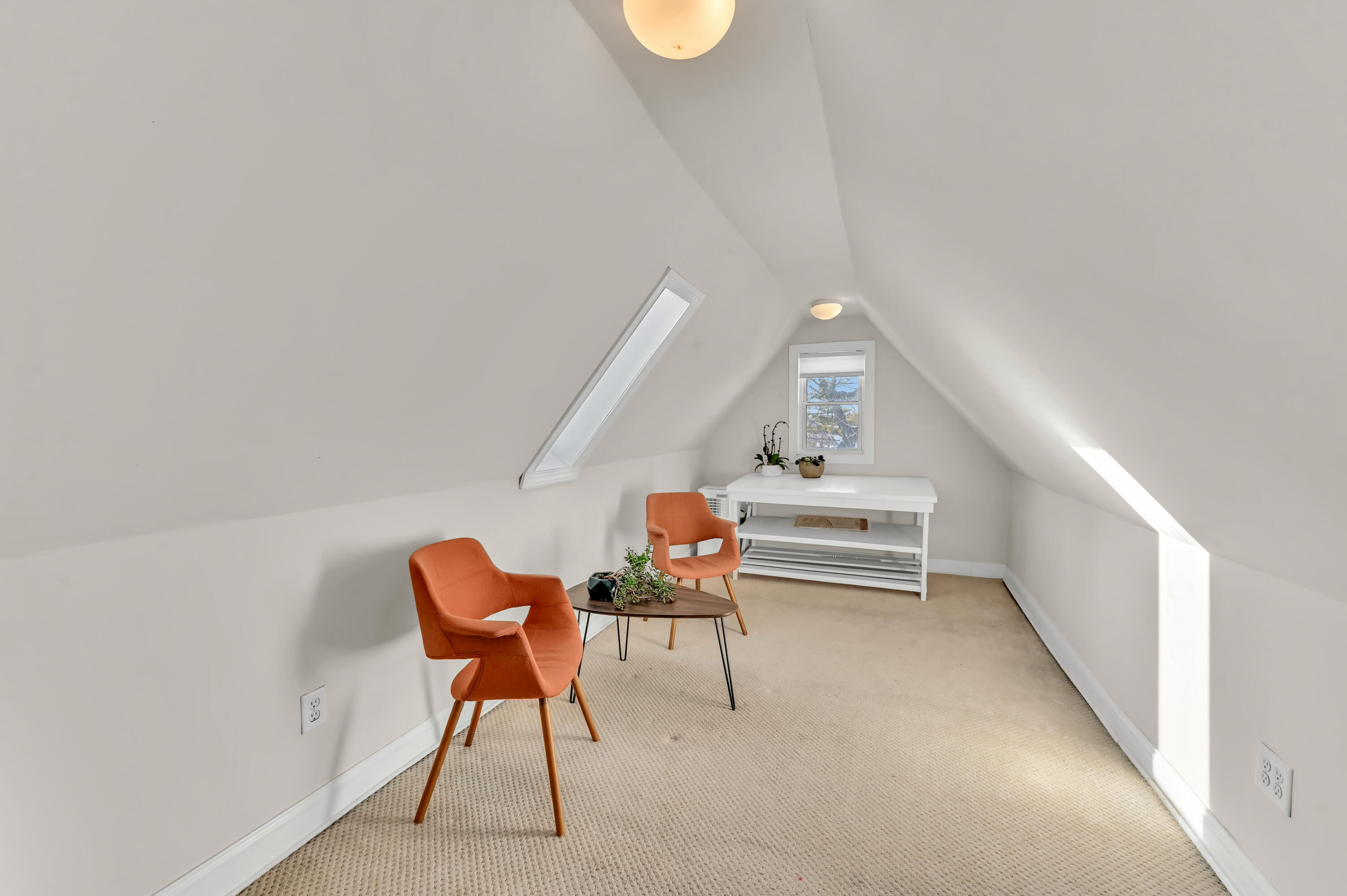 3054 North Newhall Street Milwaukee, WI 53211 - Photo 30 of 33 3rd Floor Loft