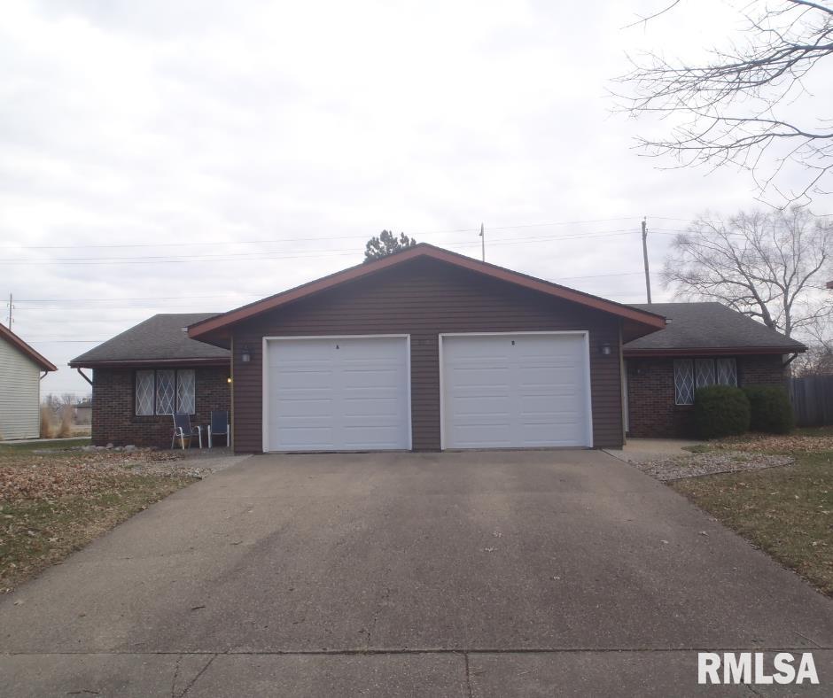 816 Freemans Farm Road Springfield, IL 62704 - Photo 1 of 10
