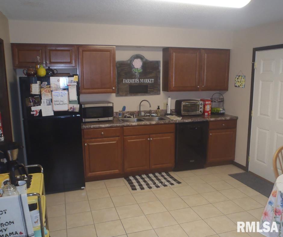816 Freemans Farm Road Springfield, IL 62704 - Photo 2 of 10