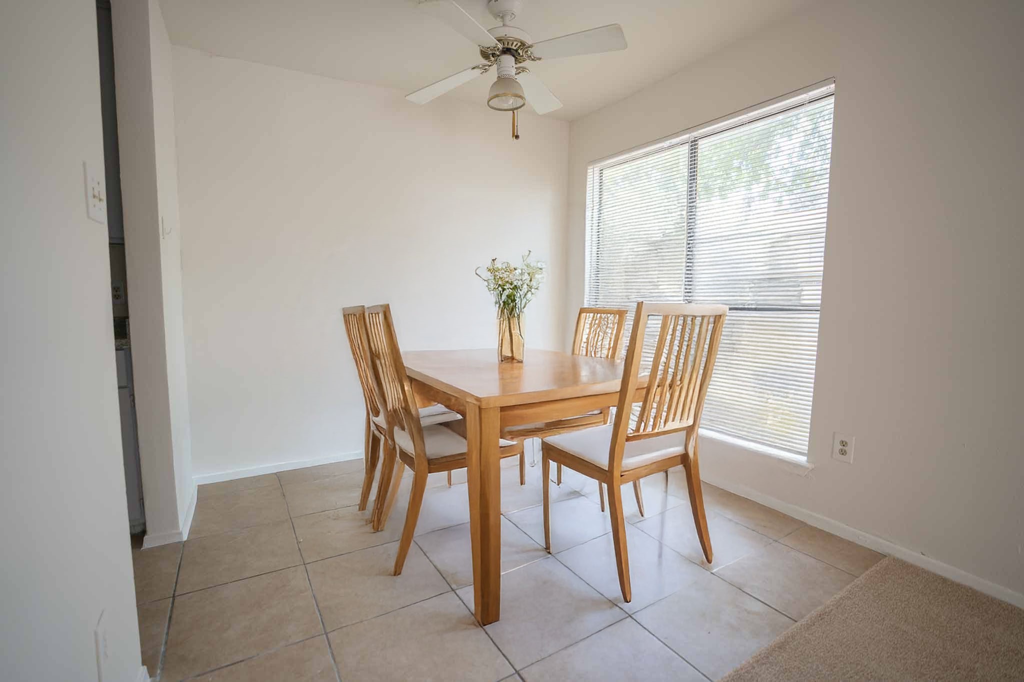 3632 Ocee Street Houston, TX 77063 - Photo 4 of 17 a dining room with furniture and window