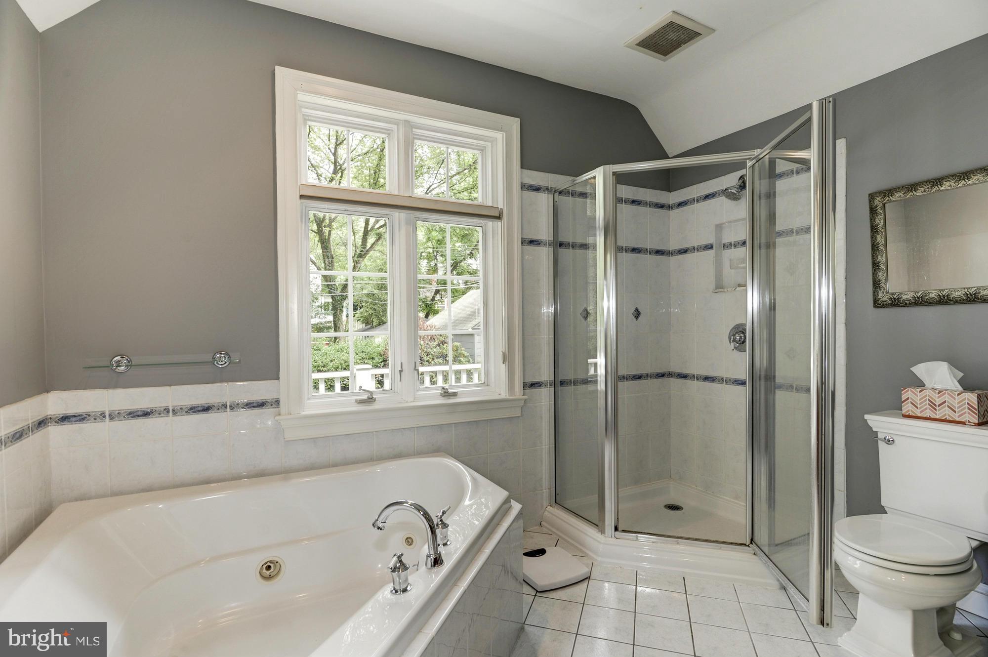 5005 Falls Rd Terrace Baltimore, MD 21210 - Photo 20 of 30 Separate soaking tub and shower