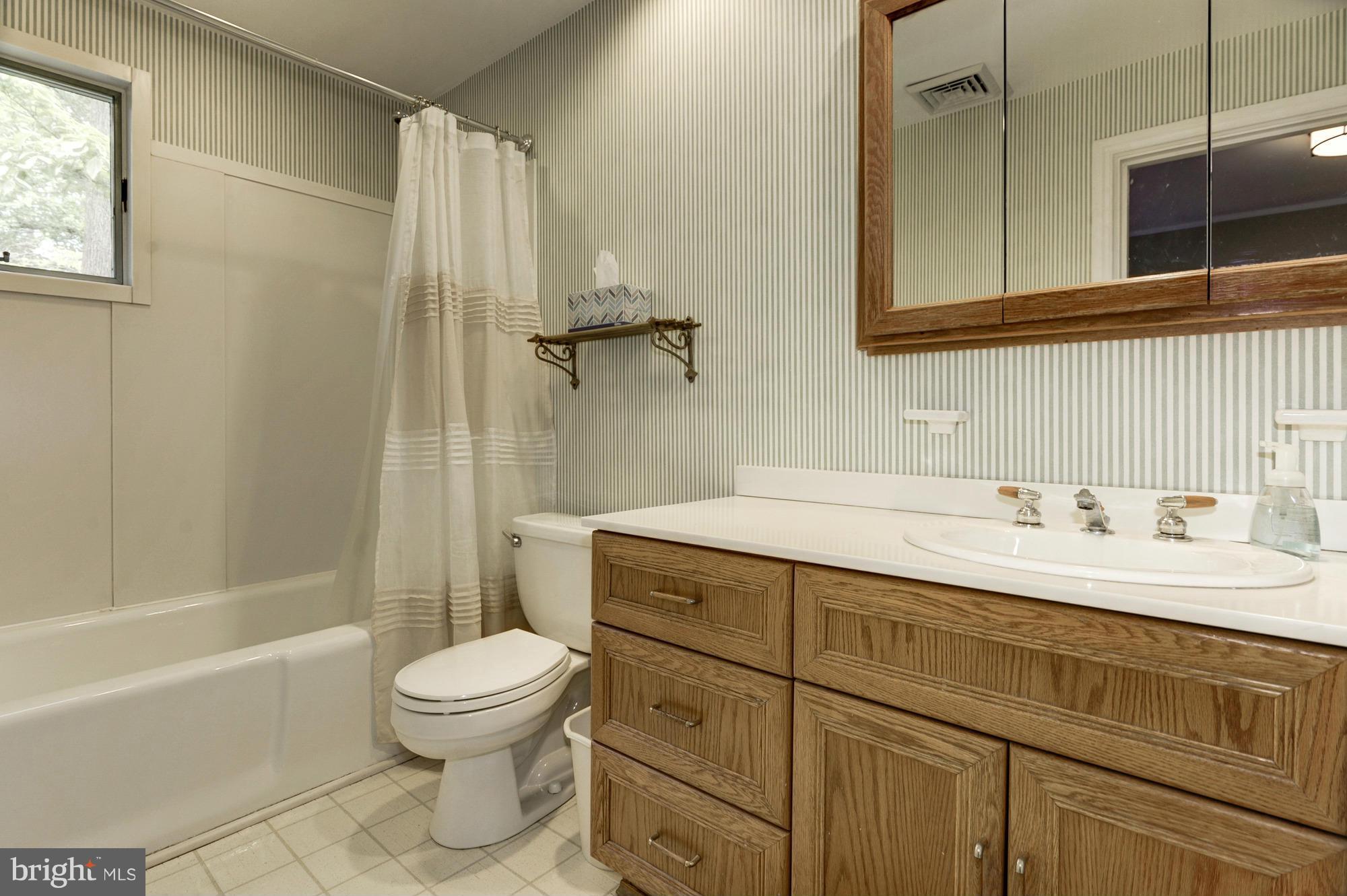 5005 Falls Rd Terrace Baltimore, MD 21210 - Photo 24 of 30 Hall bath on 2nd level.