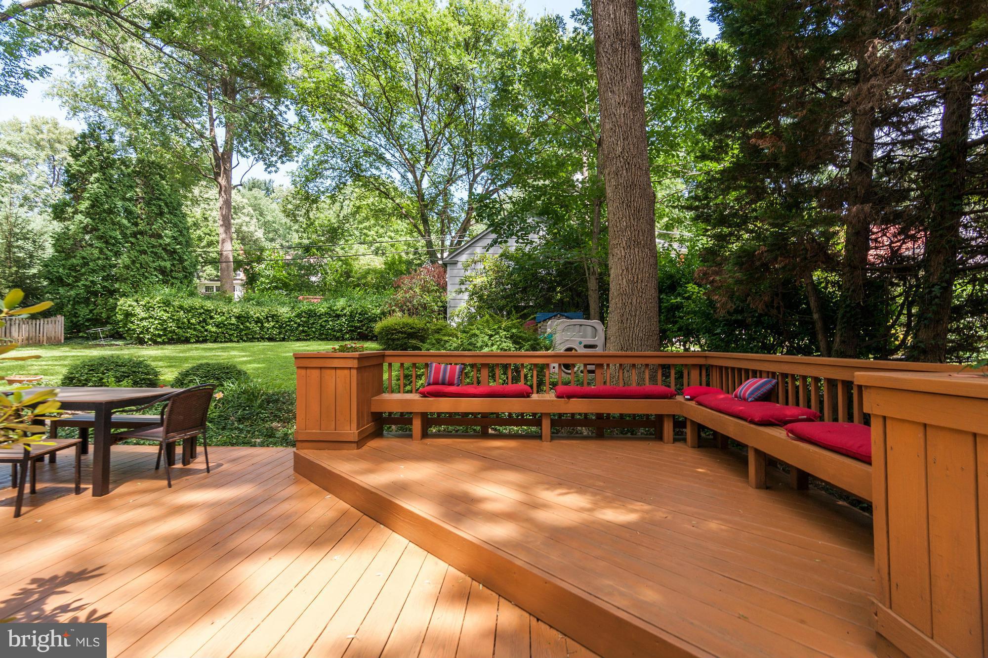 5005 Falls Rd Terrace Baltimore, MD 21210 - Photo 29 of 30 Two tiered deck.
