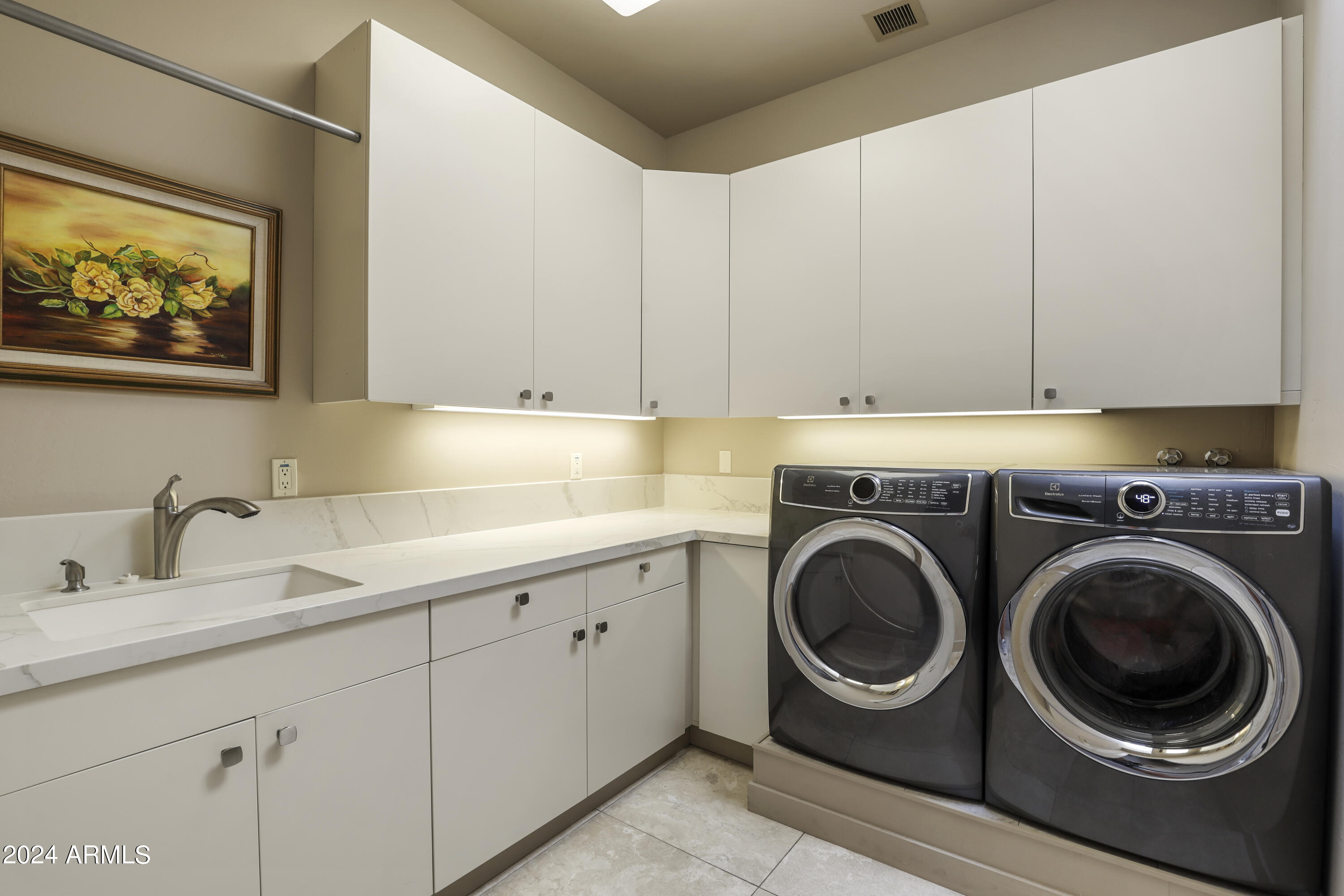 2203 East Scenic Drive Payson, AZ 85541 - Photo 27 of 74 a utility room with sink dryer and washer
