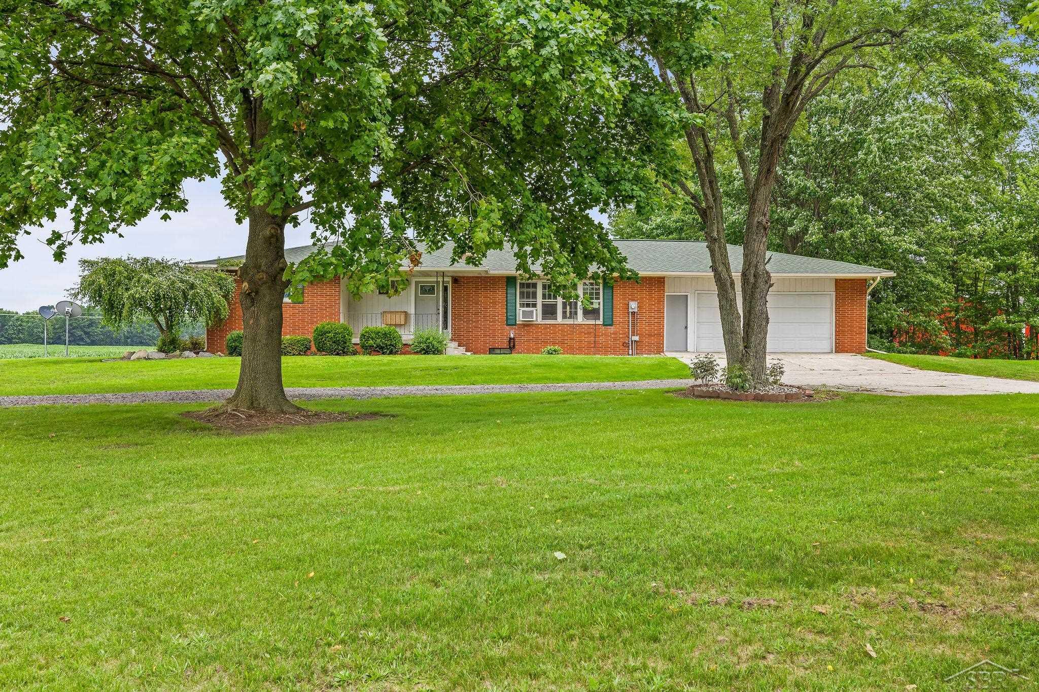 4289 South Sasse Road Hemlock, MI 48626 - Photo 4 of 39 50125950-3.JPG