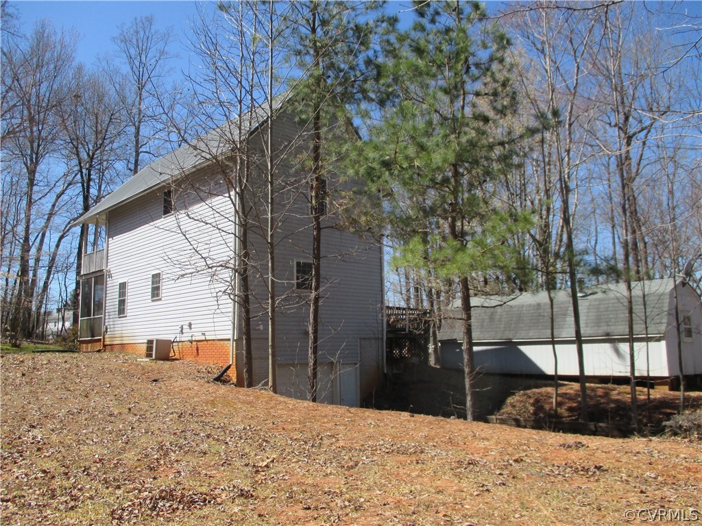62 Falls Road Victoria, VA 23974 - Photo 11 of 36 a view of a backyard of the house
