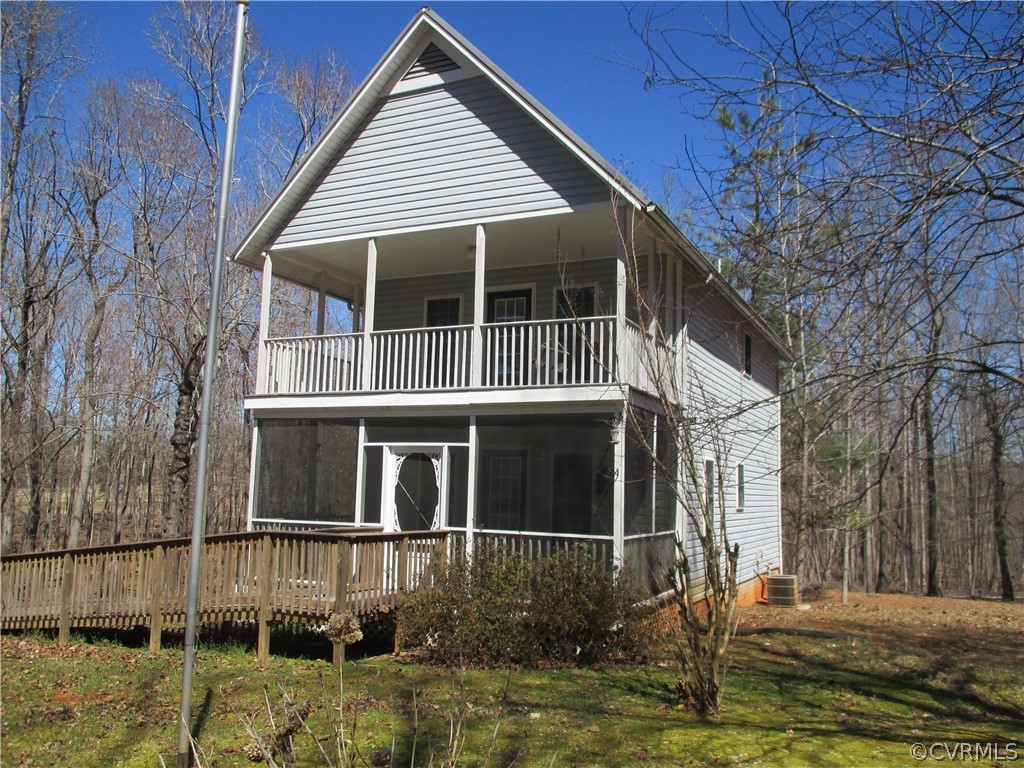 62 Falls Road Victoria, VA 23974 - Photo 6 of 36 a front view of a house with a yard
