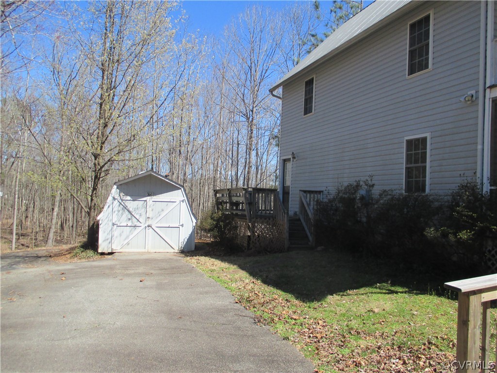 62 Falls Road Victoria, VA 23974 - Photo 8 of 36 a view of a backyard