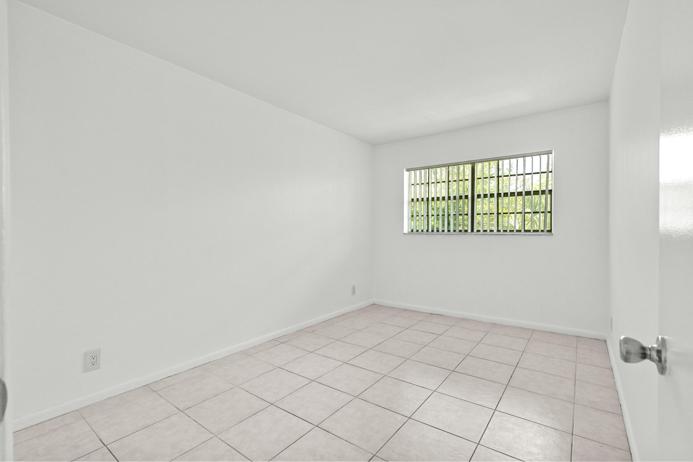 1499 Northwest 15th Avenue, Unit 27 Boca Raton, FL 33486 - Photo 2 of 19 DSC02260