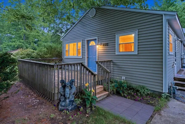 $345,000 | 203 South Clinton Street, New Buffalo, MI 49117