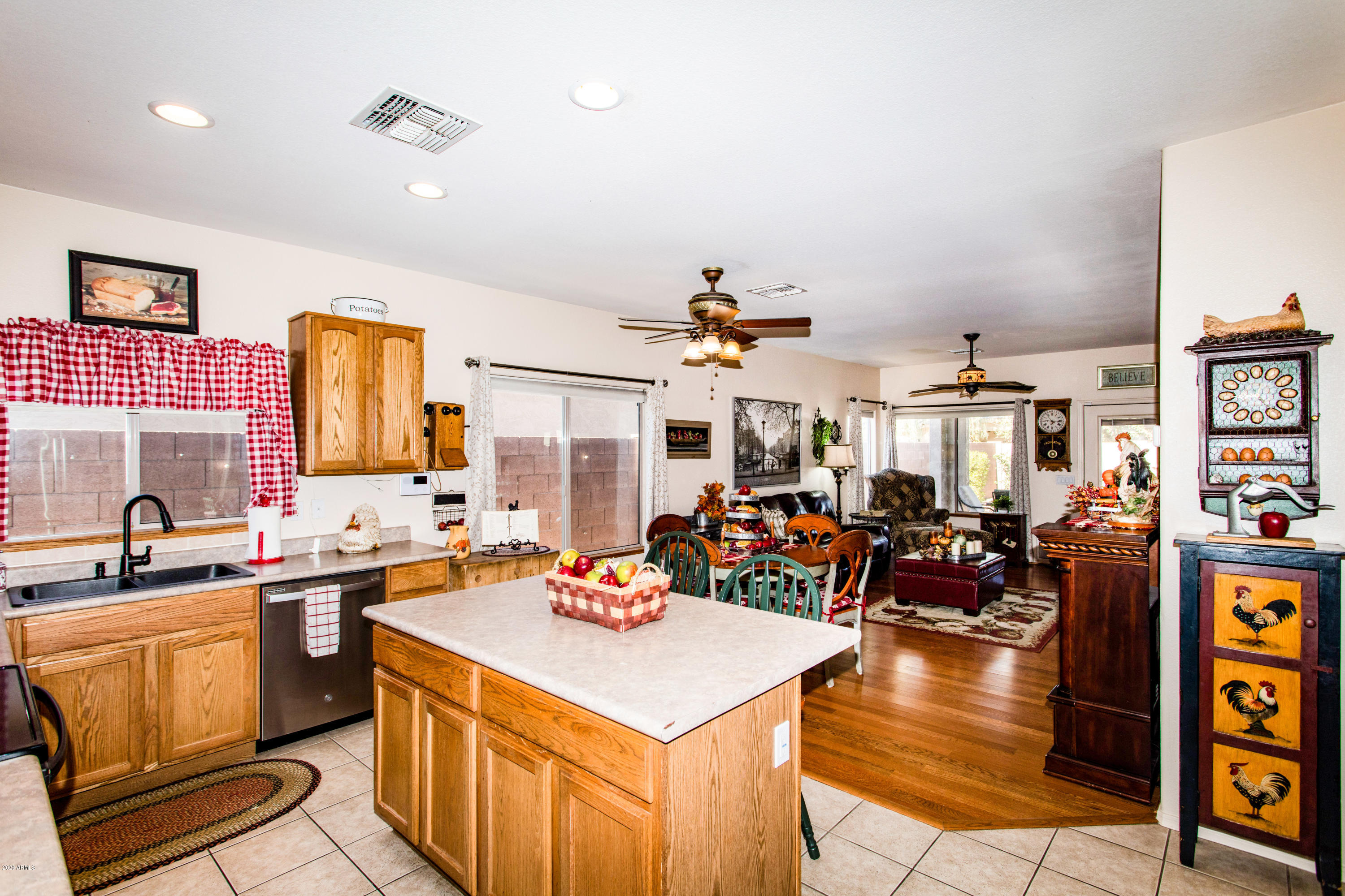 44228 Pioneer Road Maricopa, AZ 85139 - Photo 7 of 30 07 Kitchen