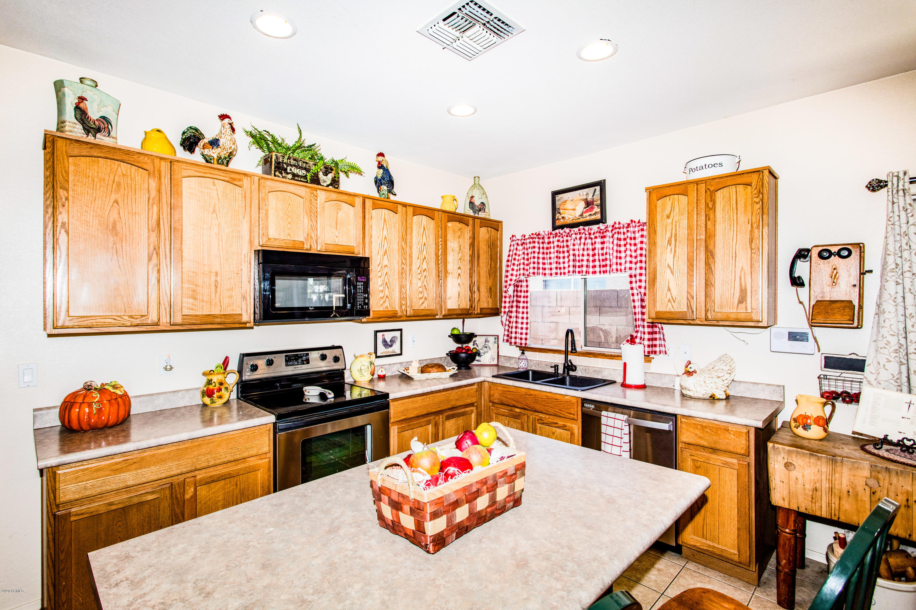 44228 Pioneer Road Maricopa, AZ 85139 - Photo 8 of 30 08 Kitchen