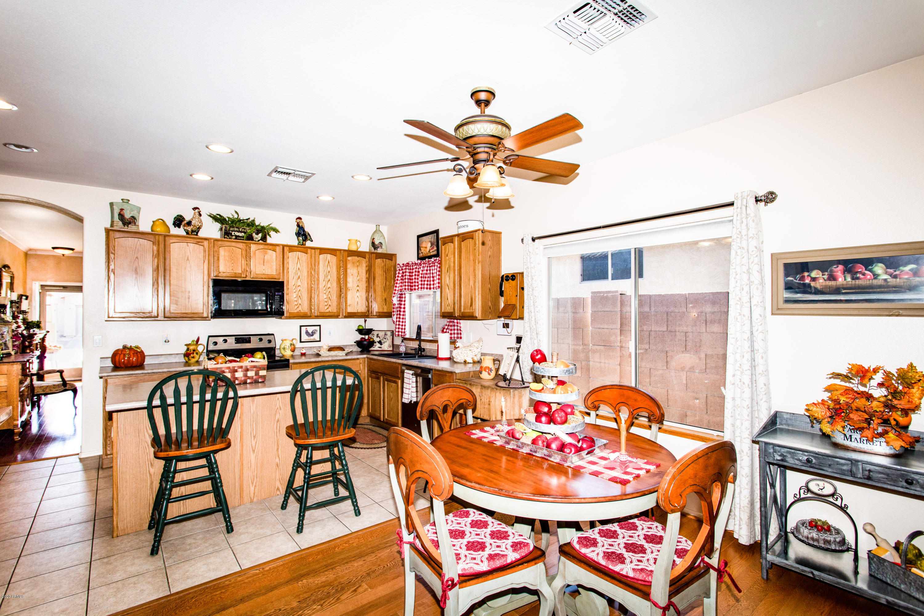 44228 Pioneer Road Maricopa, AZ 85139 - Photo 10 of 30 10 Dining Area