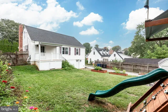 a view of house with backyard
