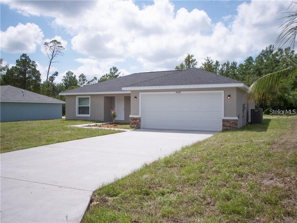 17399 Southwest 25th Circle Ocala, FL 34473 - Photo 2 of 22 a front view of house with yard and green space