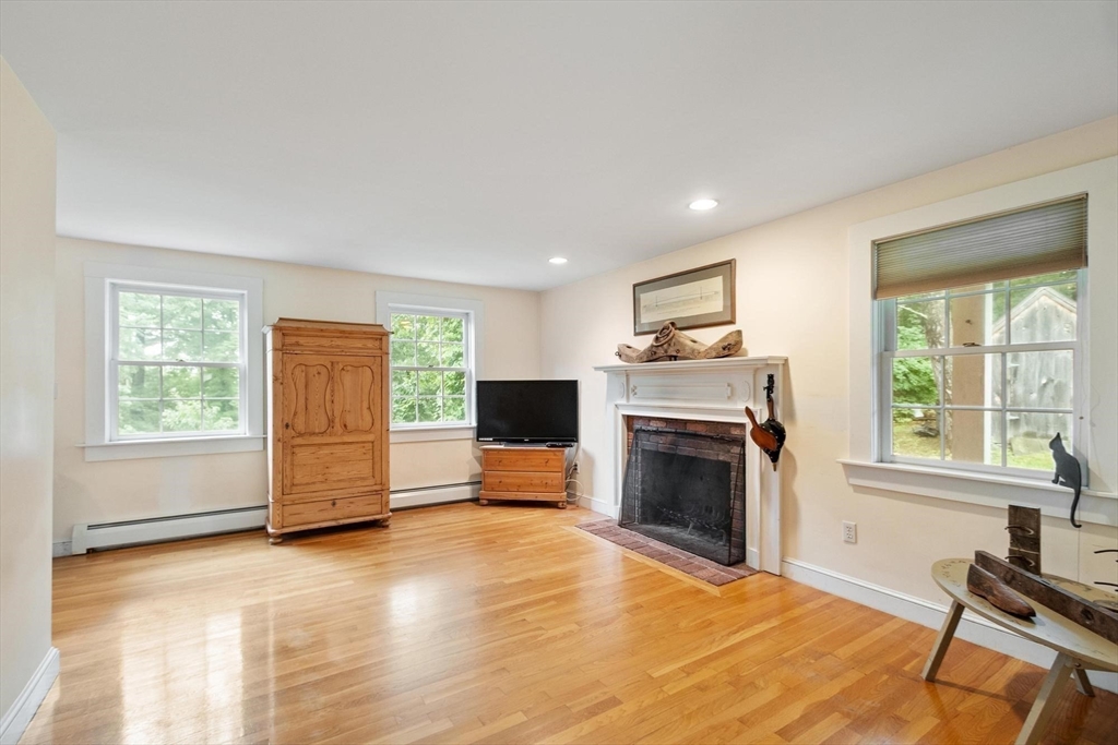 165 Old Stow Road Concord, MA 01742 - Photo 9 of 27