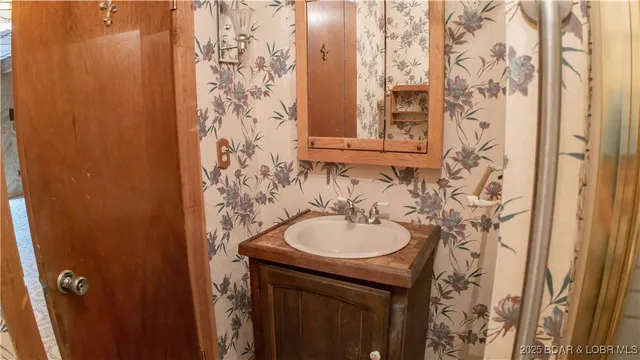 $264,900 | 32632 Matsushita Place, Edwards, MO 65326